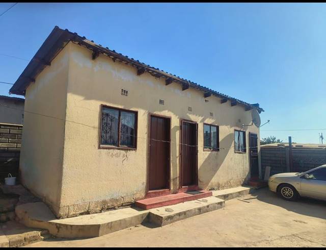 2 BEDROOM HOUSE FOR SALE IN MOFOLO CENTRAL